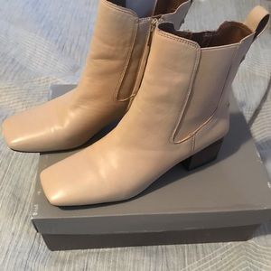 FRANCO SARTO ANKLE BOOTIES